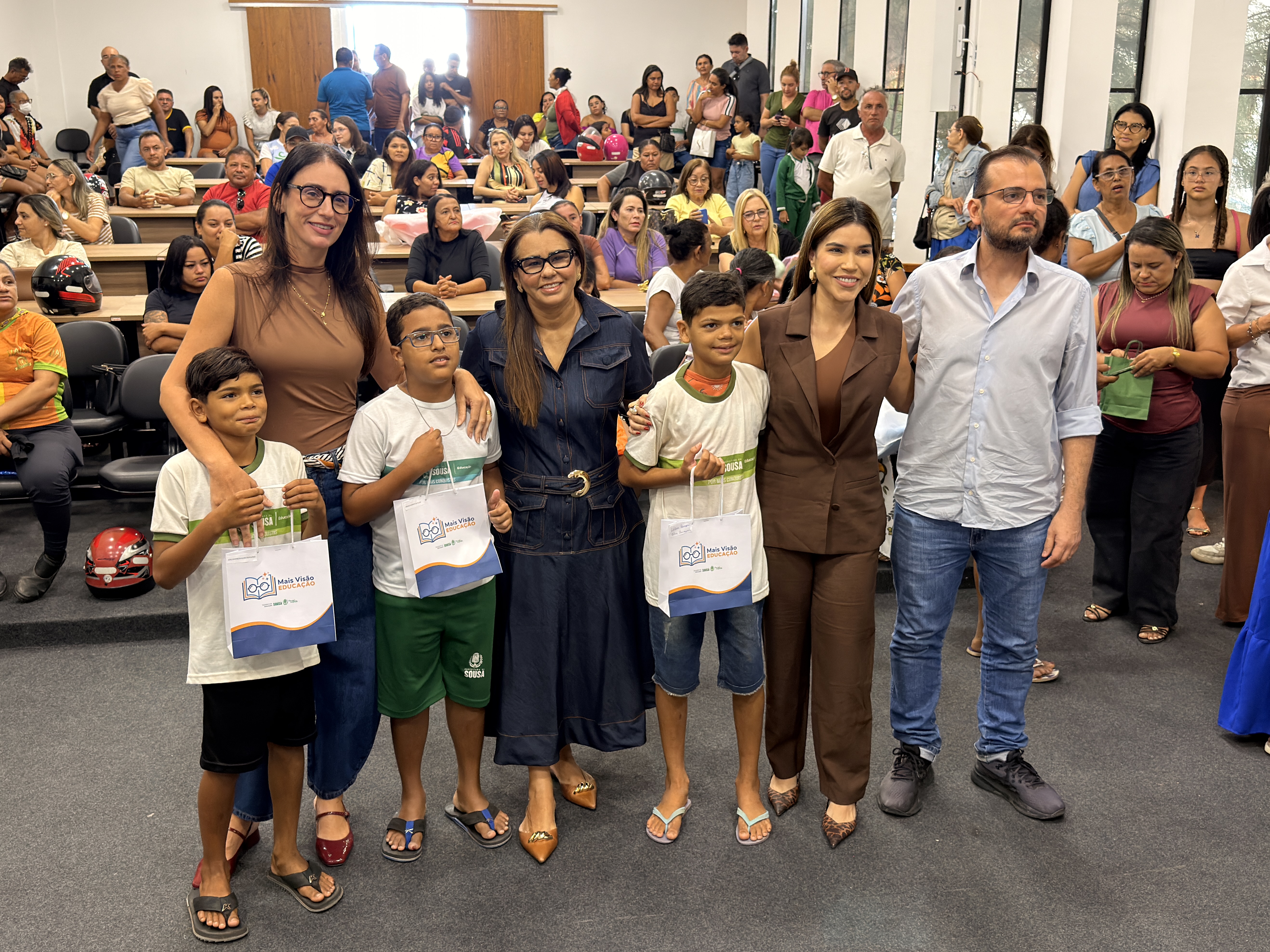 Prefeitura de Sousa realiza entrega de benefícios dos programas Mais Visão, Mais Visão Educação, Meu Bebê, Café Solidário e Fazer Negócio